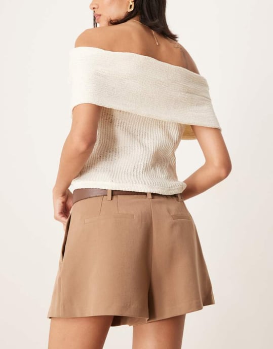 ASOS DESIGN skräddarsydda högmidjade shorts med faux läderbälte i mocha - Image 2