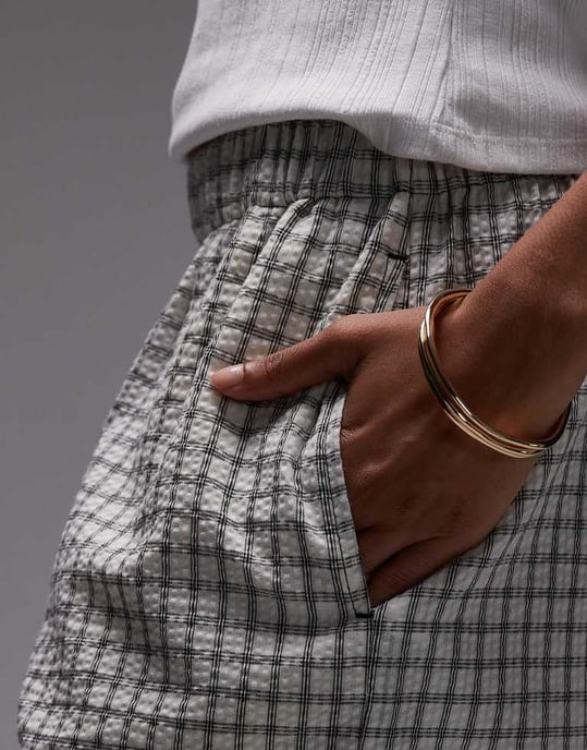 Topshop dra-på krinklad texturerad boxertrosa i mono rutigt - Image 4