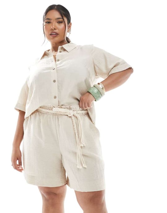 Vero Moda Curve knytmidja shorts-set i havremjölk - Image 2