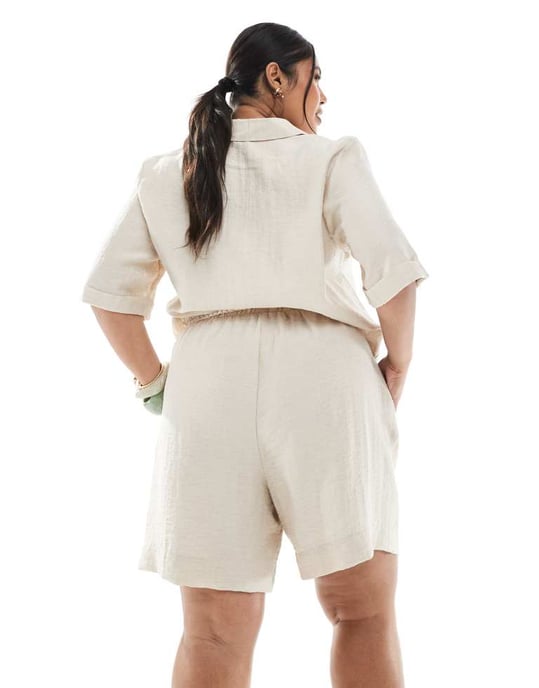 Vero Moda Curve knytmidja shorts-set i havremjölk - Image 4