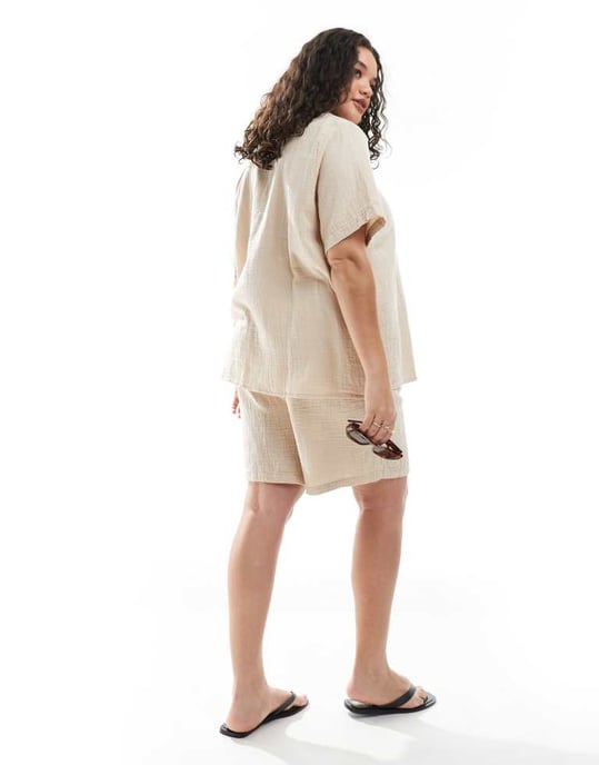 ONLY Curve osttygshorts i beige - Image 3