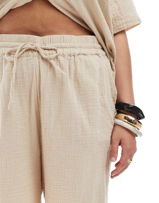 ONLY Curve osttygshorts i beige - Image 4