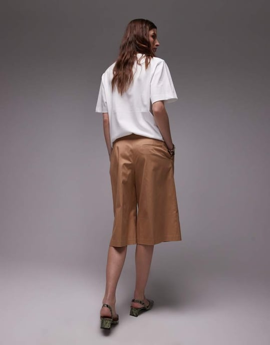 Topshop longline 3/4-längd dubbel veckad shorts i kamel - Image 4