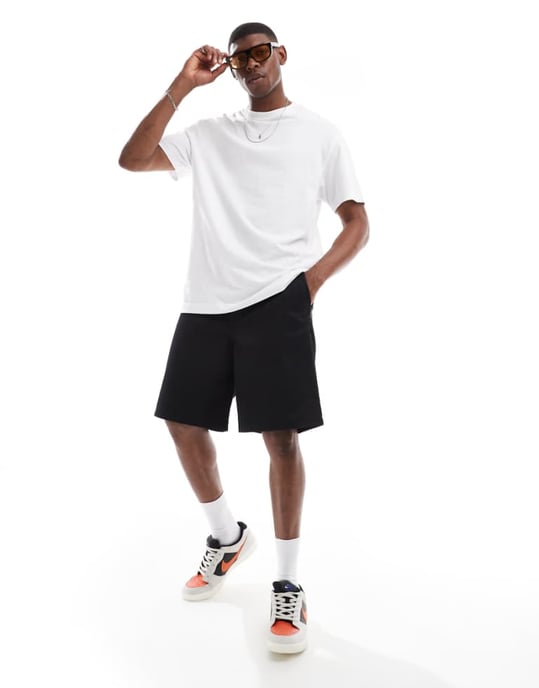 Jack & Jones baggy heavy twill chinoshorts i svart - Image 1