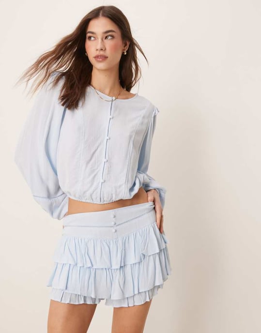 ASOS DESIGN shorts med volangdetalj i ljusblått - Image 2