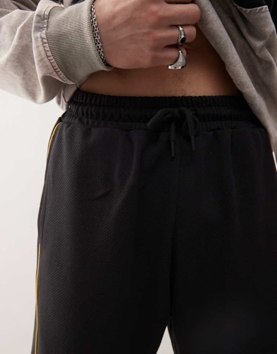Umbro panelerade meshshorts i svart - Image 2