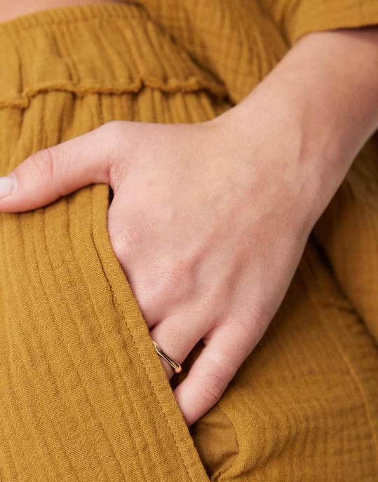 ASOS DESIGN cheesecloth byxor med rå kantdetalj i olivgrön - Image 2