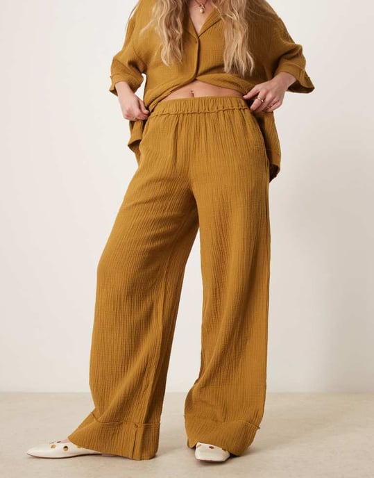 ASOS DESIGN cheesecloth byxor med rå kantdetalj i olivgrön - Image 3
