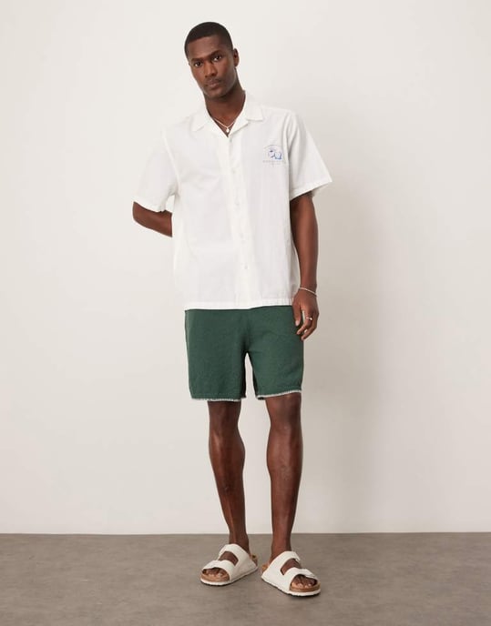 ASOS DESIGN oversized virkade shorts med täckstygn i mörkgrön - Image 3