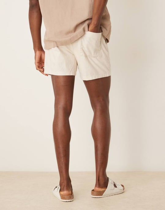 ASOS DESIGN smala kortare längd linneblandning bermudashorts i stenvit - Image 3
