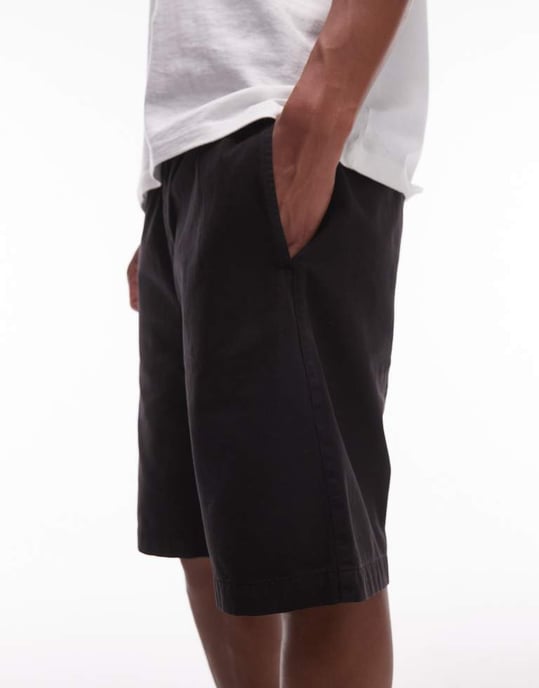 Topman tvättade bomullschinoshorts i svart - Image 3