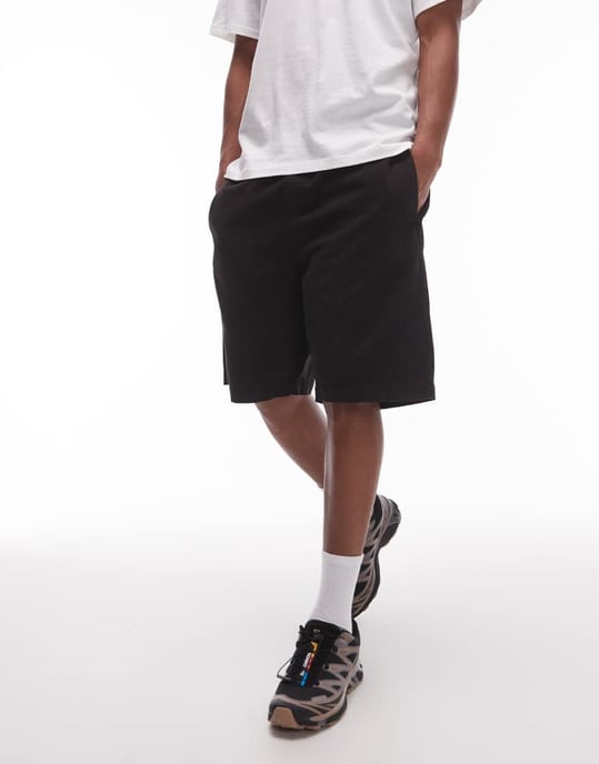 Topman tvättade bomullschinoshorts i svart - Image 4