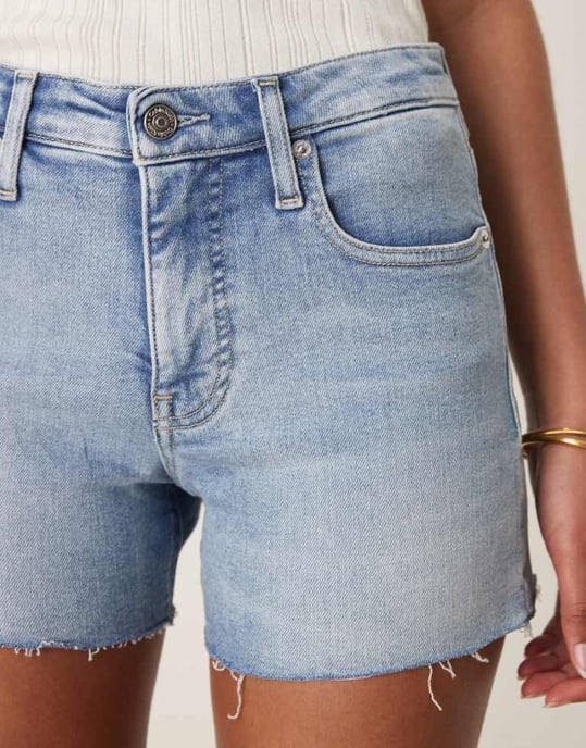 Calvin Klein Jeans mellan hög midja denimshorts i ljus tvätt - Image 1