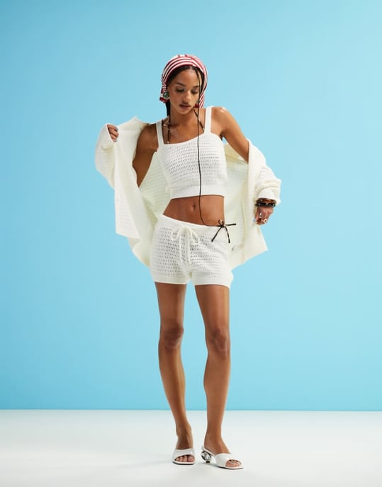 ASOS DESIGN stickad söm mini shorts set i krämfärg - Image 1