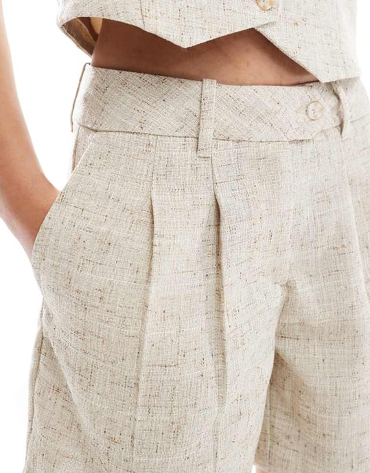 Vero Moda veckad front skräddarsydda shorts-set i havre - Image 3