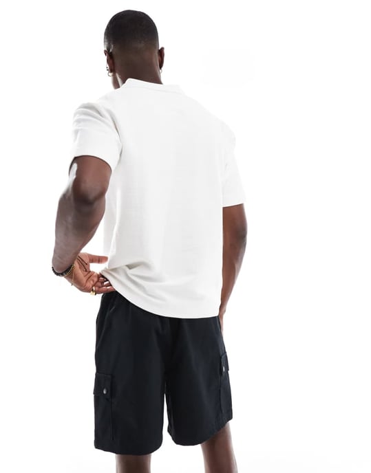 Jack & Jones löst sittande cargo shorts med snörning i svart - Image 4