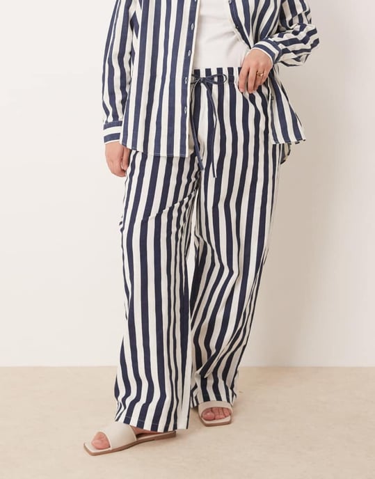 ASOS DESIGN Curve linne-look byxor med midja i marinrandig koord - Image 2
