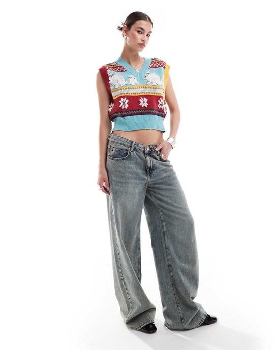 Urban Revivo v-neck rabbit intarsia knitted vest top in multi - Image 4