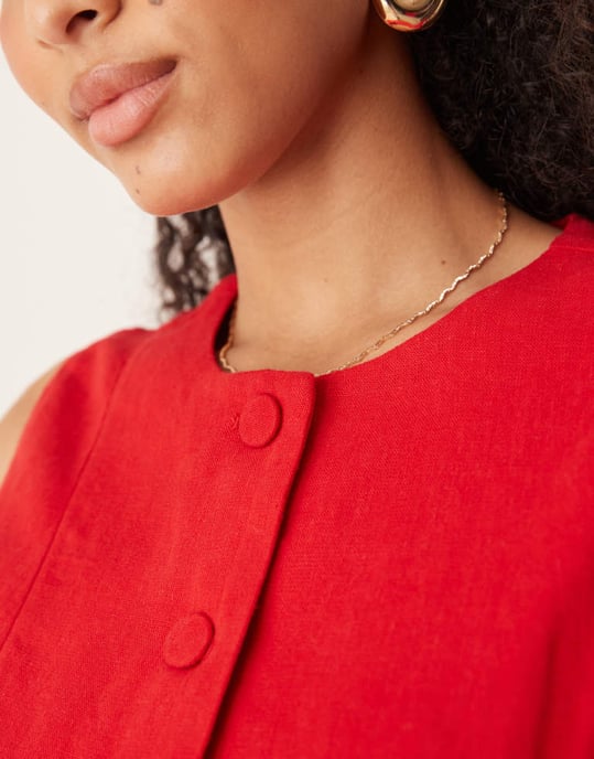 Abercrombie & Fitch linen high neck cropped vest in red - Image 3