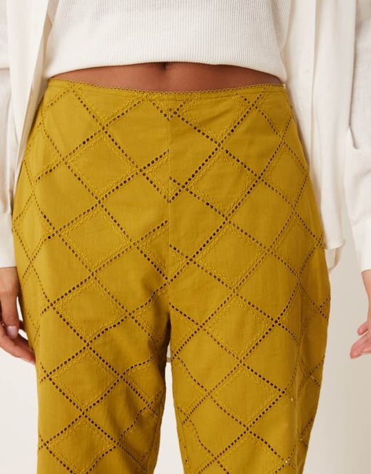 ASOS DESIGN Petite raka byxor med geometrisk utskärning i oliv - Image 2