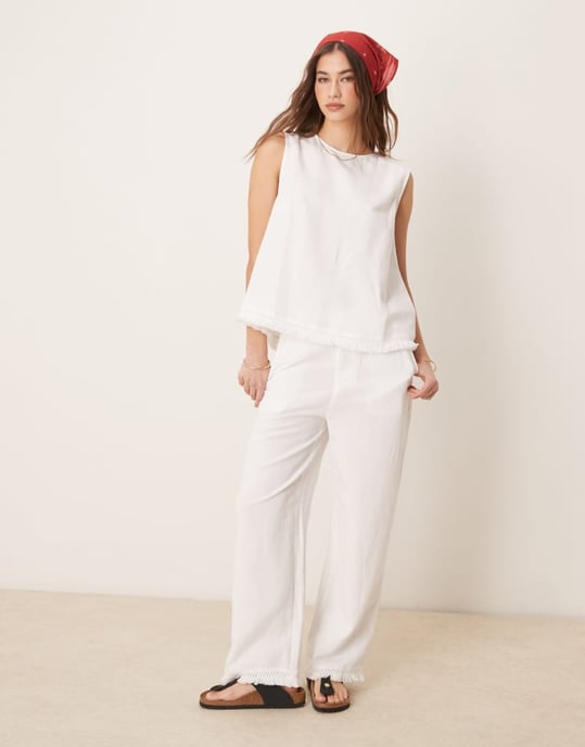 ASOS DESIGN linneblandning raka byxor med fransar i nederkant i vitt - Image 3