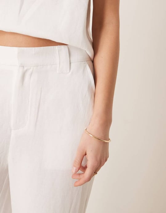 ASOS DESIGN linneblandning raka byxor med fransar i nederkant i vitt - Image 4