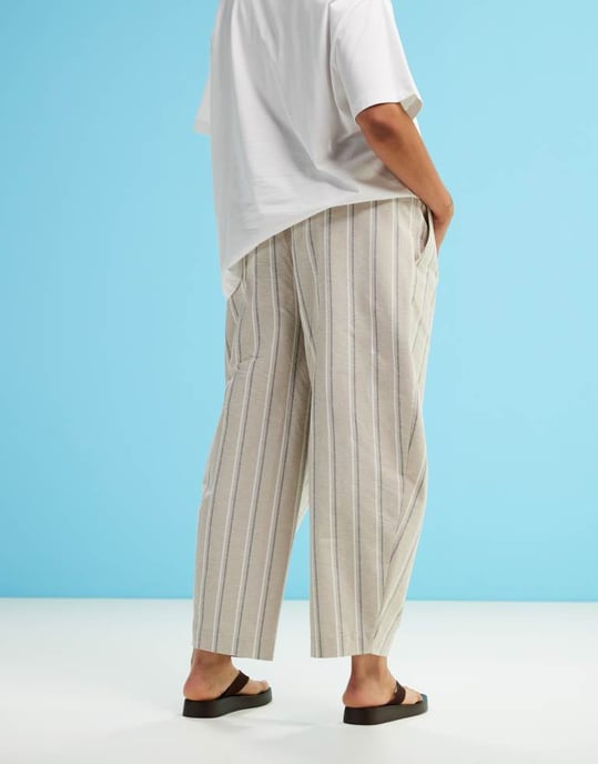 ASOS DESIGN Curve linne-look fat fickbyxor i neutral rand - Image 4