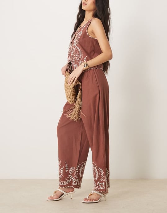 ASOS DESIGN linen blend wide leg scallop edge embroidered trousers co-ord in mocha - Image 4