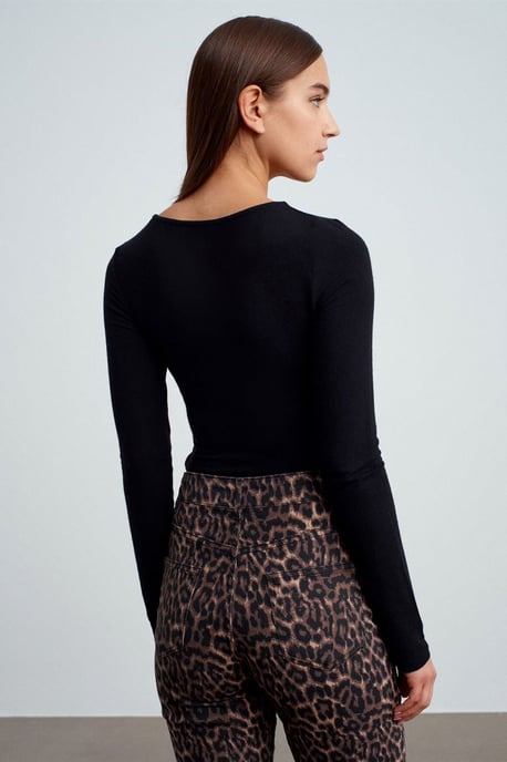 Women’s Ribbed Boat Neck Long-Sleeve Blouse - Image 3