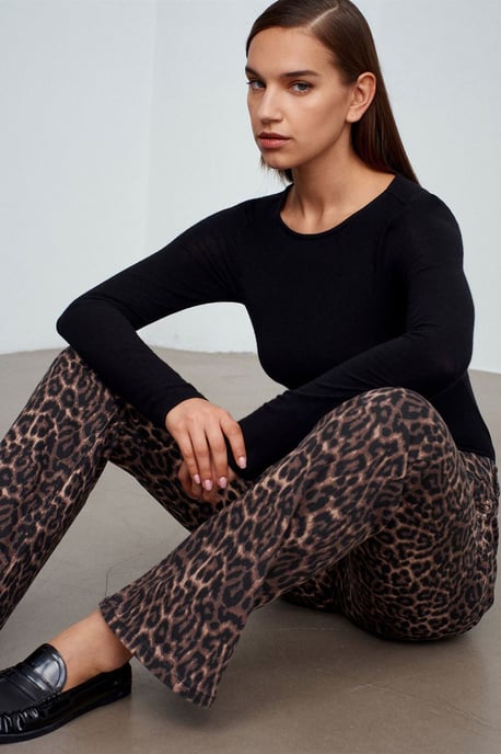 Women’s Ribbed Boat Neck Long-Sleeve Blouse - Image 4