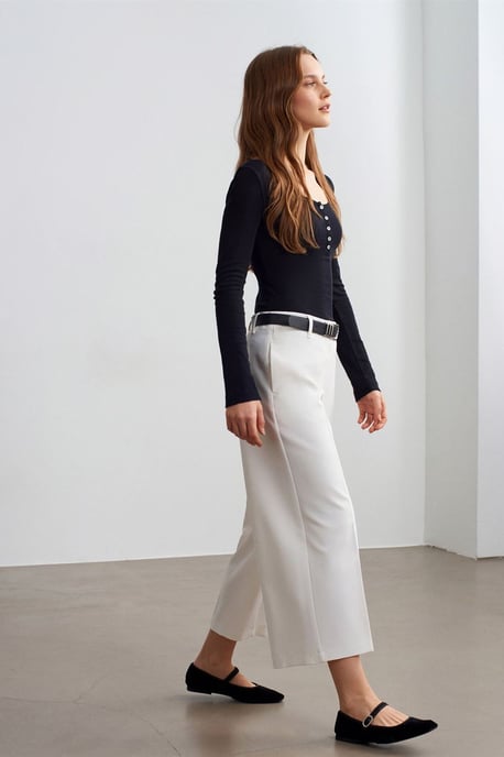 Smalpassad Ullstickad Blus Med Knappar - Image 4