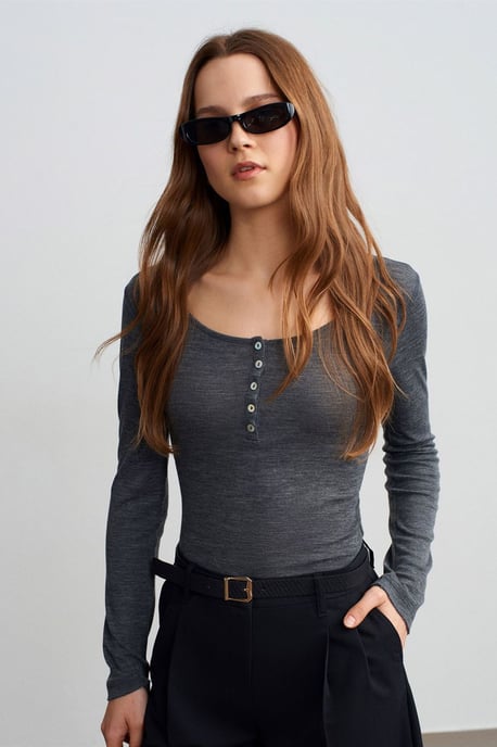 Slim-Fit Wool Knit Blouse With Buttons - Image 3