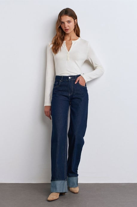 Slim Fit V-Neck Button Blouse - Image 3