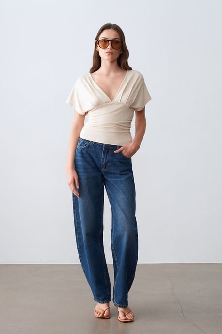 Slim Fit V-ringad Blus med Knytband - Image 5