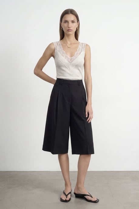Getailleerde Mouwenloze Kanten Blouse - Image 4