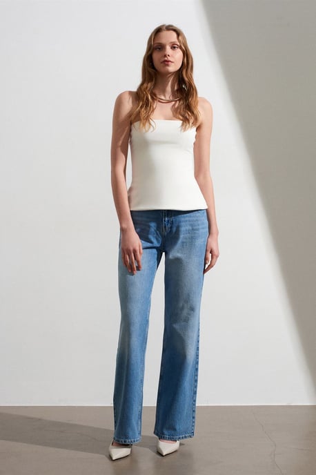 Strapless Slim-fit Bandeau Blouse - Image 4