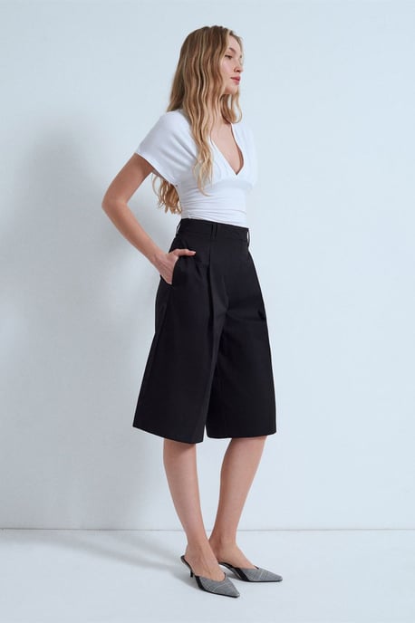High-Waist Cotton Poplin Capri Shorts - Image 4