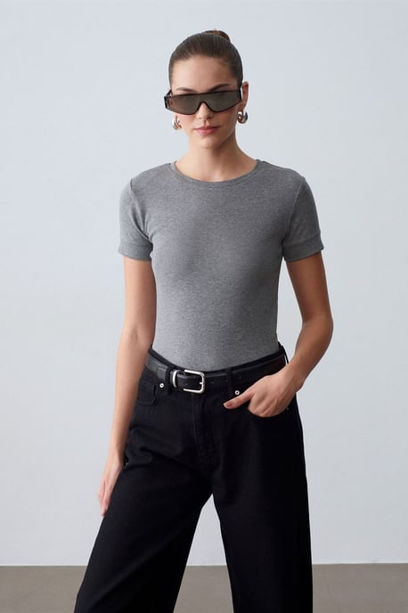Dames Slim Fit Crew Neck T-Shirt - Image 4