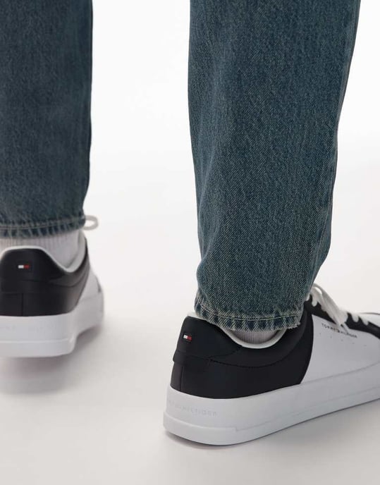 Tommy Hilfiger court trainers in white and navy - Image 3