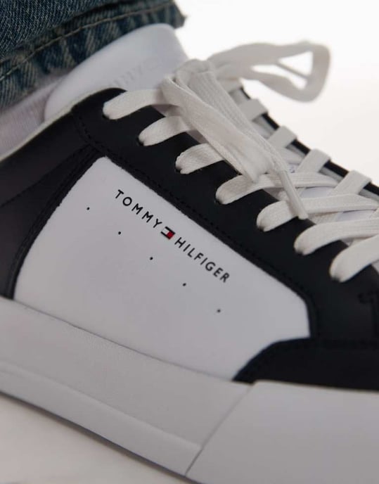 Tommy Hilfiger court trainers in white and navy - Image 4