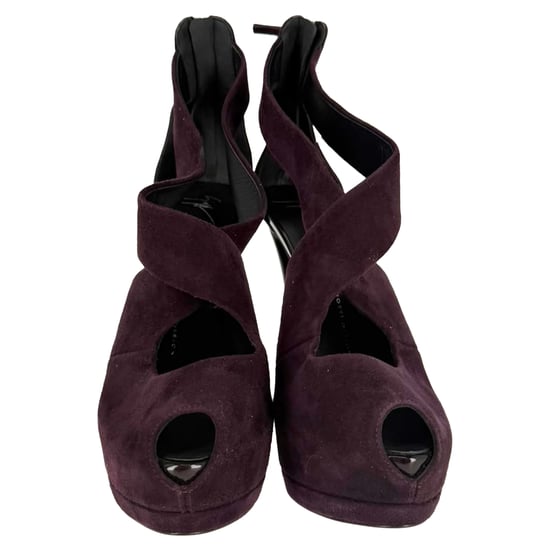 Giuseppe Zanotti platformpumps met gekruiste bandjes in bordeauxrood suède. - Image 2