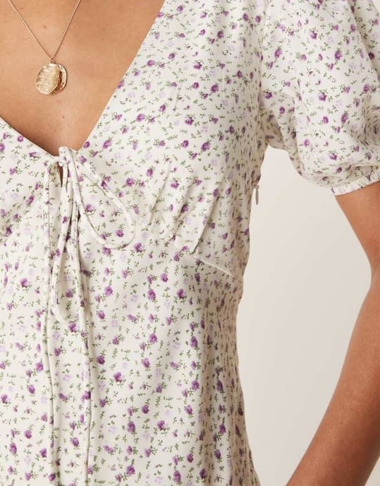 Glamorous v neck tie front maxi dress in lilac floral - Image 4