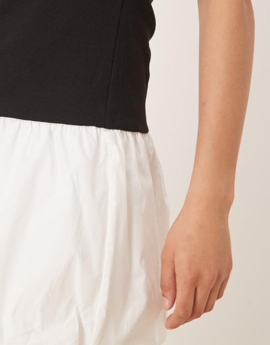 Vila contrast puffball hem mini dress in black and white - Image 4