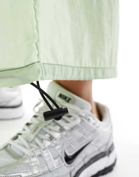 Noisy May Curve parachute skirt in green - Image 3