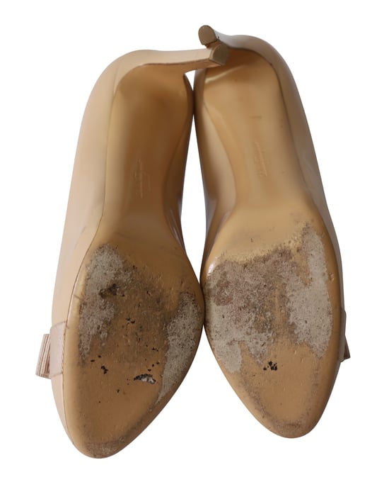 Salvatore Ferragamo Vara Bow Plateau Pumps in Nude Patelleer - Image 5