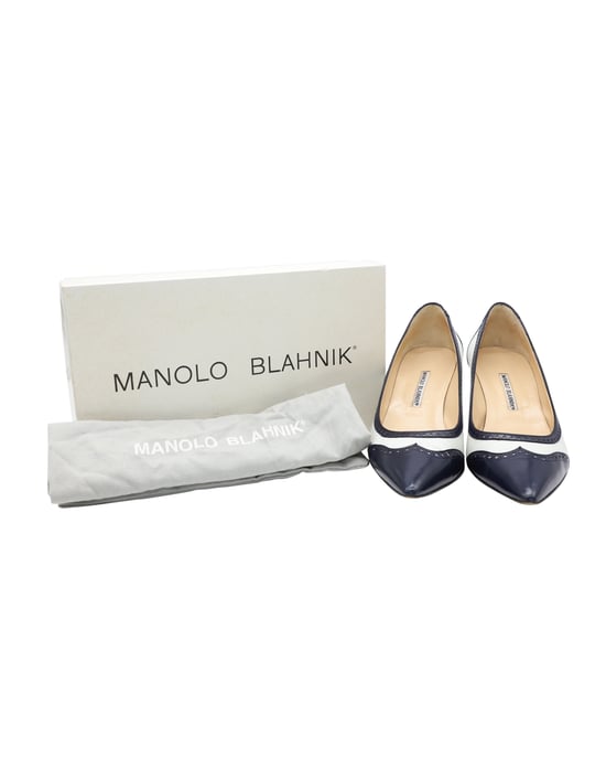 Manolo Blahnik Ancor Two-tone Spectator Pumps in Marineblauw Leer - Image 2