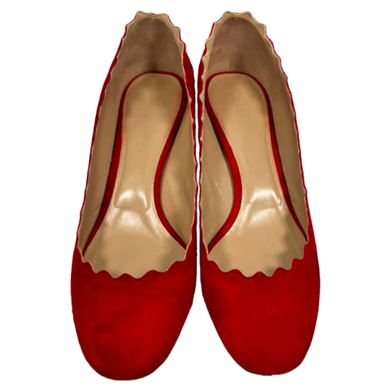 Chloé Lauren Scallop Block Heel Pumpar i Röd Mocka - Image 3