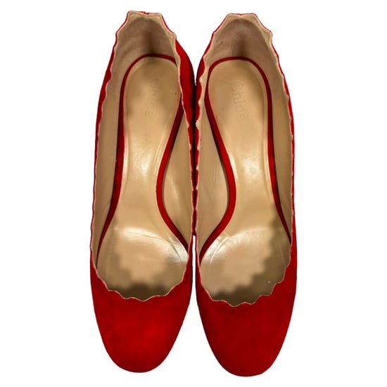 Chloé Lauren Scallop Block Heel Pumpar i Röd Mocka - Image 6