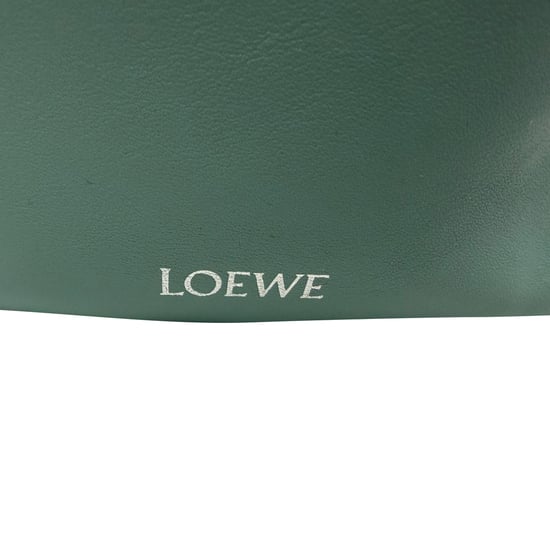 Loewe Pebble Pouch Bag in Groene Kalfsleer - Image 2