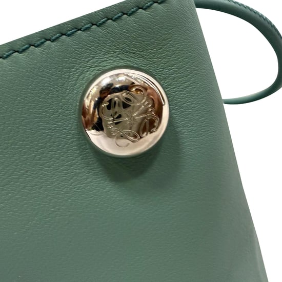 Loewe Pebble Pouch Bag in Groene Kalfsleer - Image 4